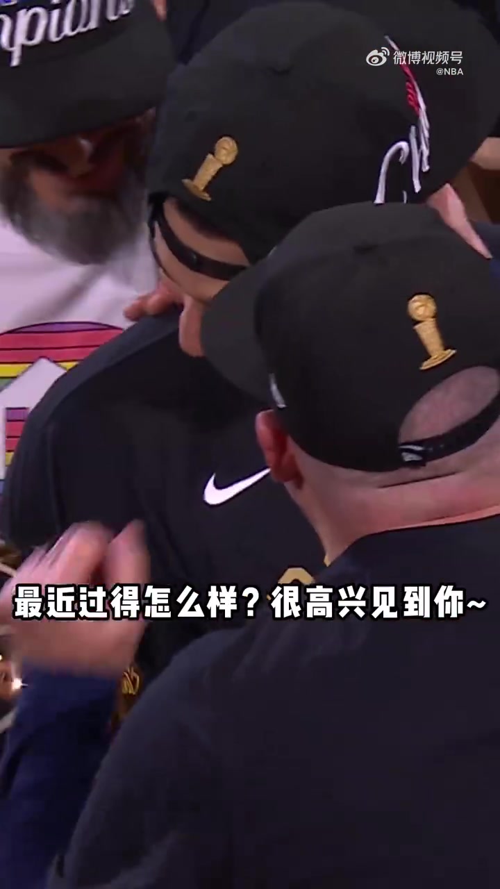 笑死穆雷從馬龍教練手中接過獎(jiǎng)杯后不停地喊寶貝寶貝