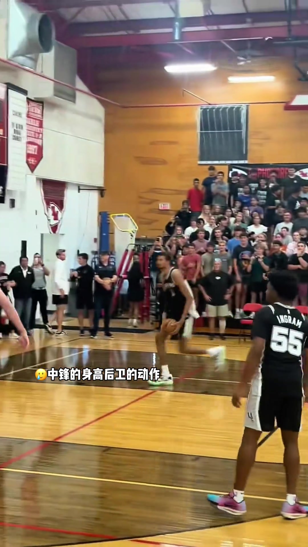 鄧肯微微一笑超模文班亞馬輕松上演胯下大風(fēng)車暴扣