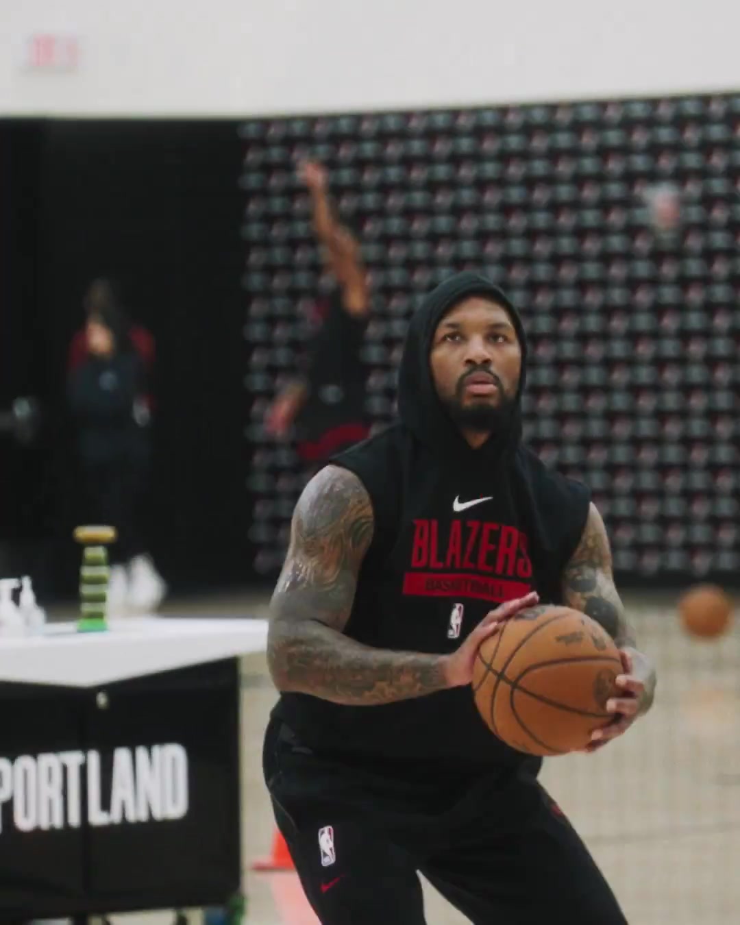 受了傷還是這么準(zhǔn)利拉德三分訓(xùn)練彈無(wú)虛發(fā)