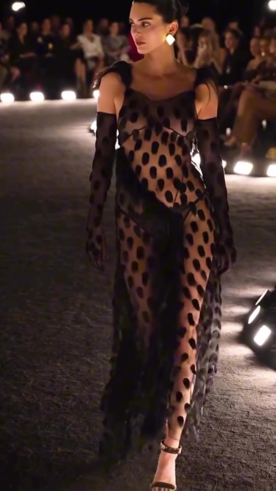 同樣都是頂級(jí)超?？隙箆s庫(kù)茲馬女友溫妮-哈洛你怎么選