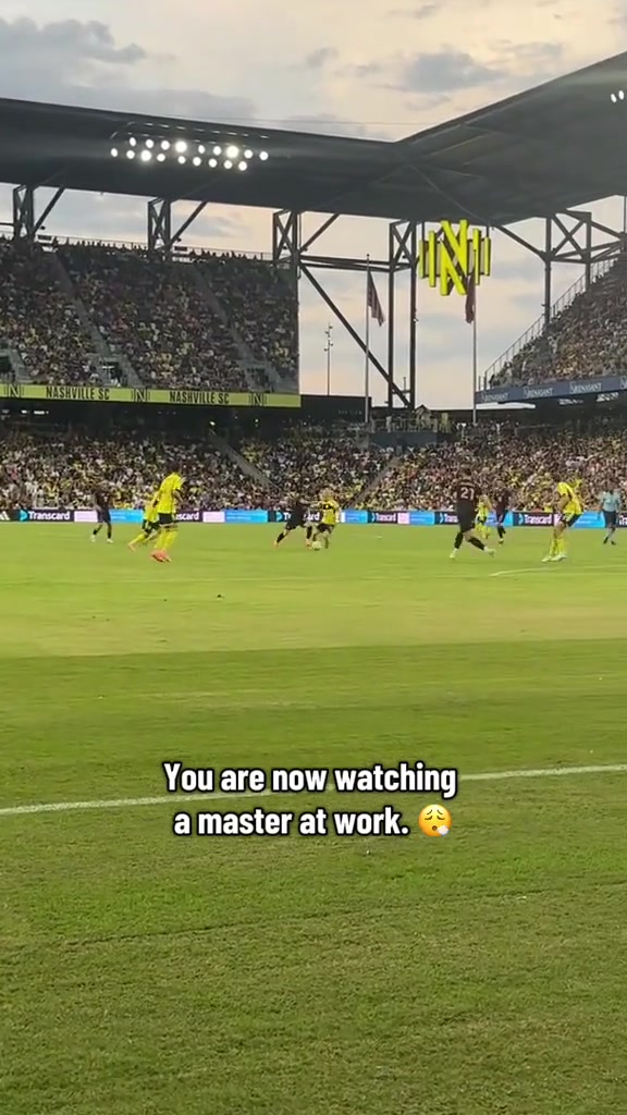 接化發(fā)現(xiàn)場實拍梅西這球進(jìn)得是真瀟灑流暢