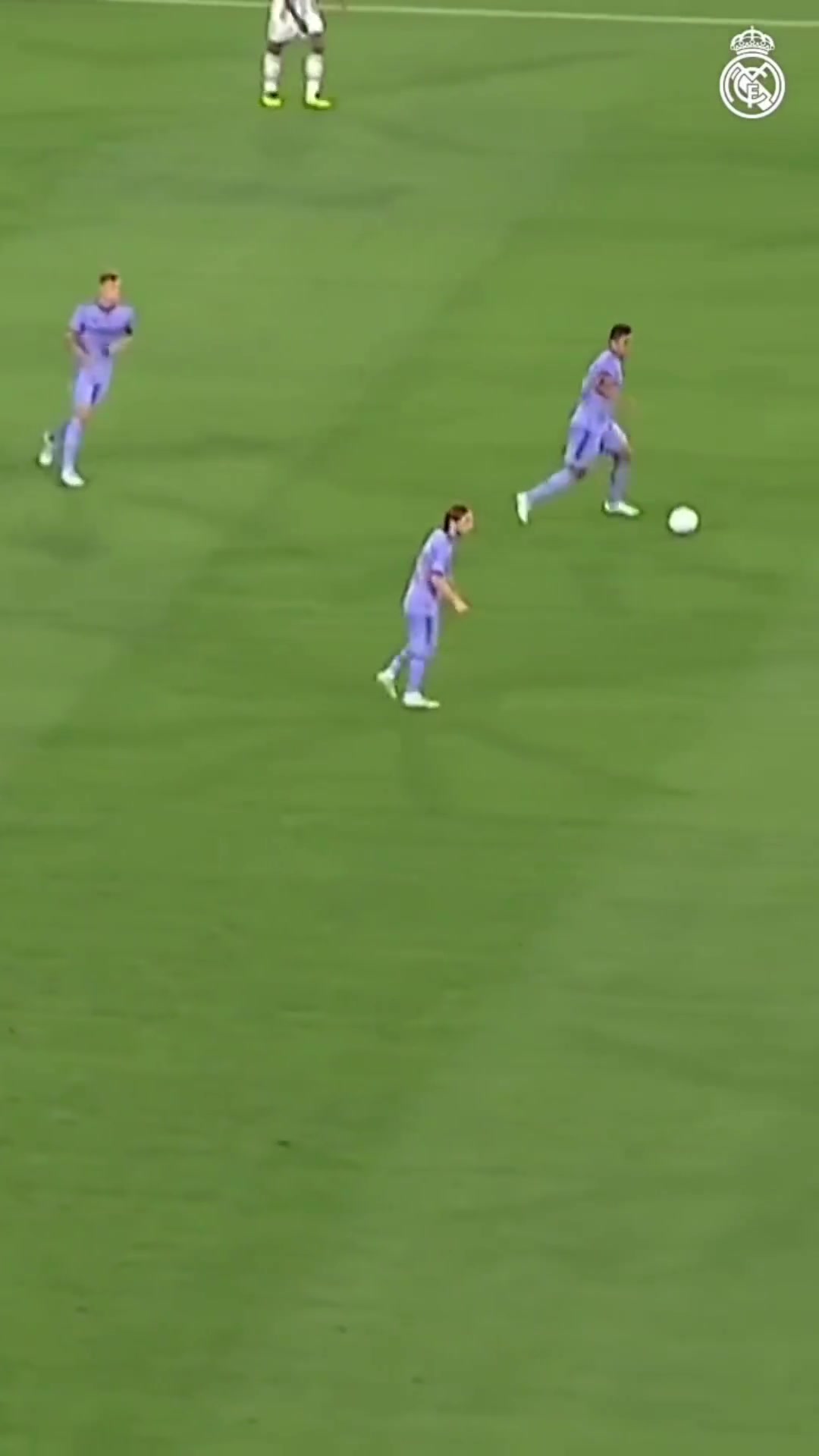 這就是典禮三中場簡單配合后直接打開進(jìn)攻思路